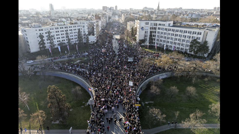 Хиляди блокираха мостове в Нови Сад