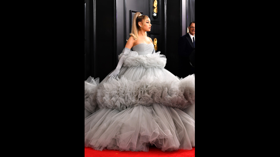 Стил и сексапил завладяха червения килим на наградите „Грами”