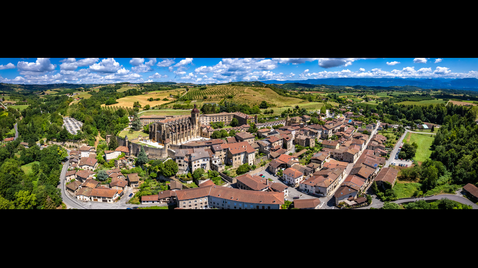 Градчето, което французите харесват най-много в страната си