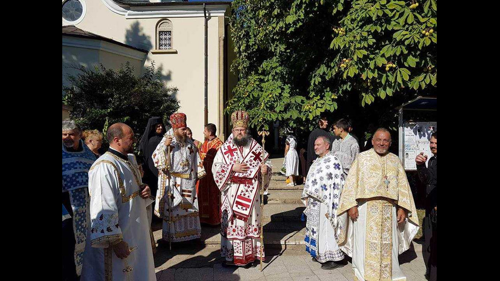 Стотици врачани се поклониха пред чудодейните мощи на св. Пантелеймон