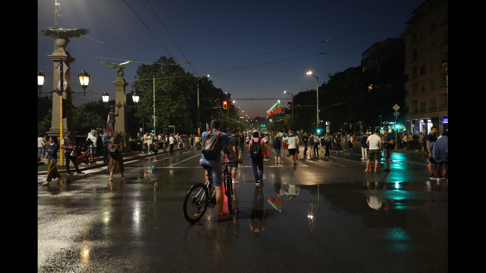 19-и ден на протести срещу властта в страната