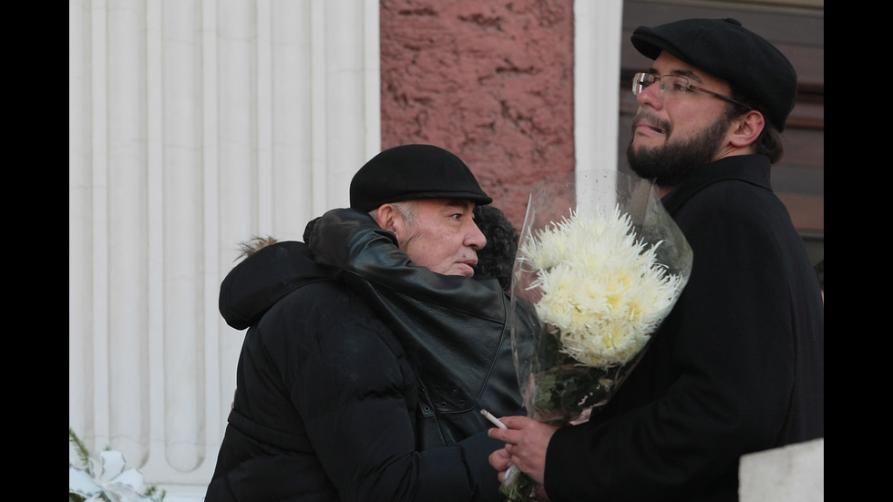 Поклонението пред Ламбо в Народния театър