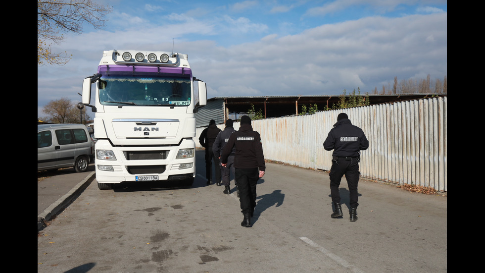 Започва транспортирането на машините за балотажа в страната