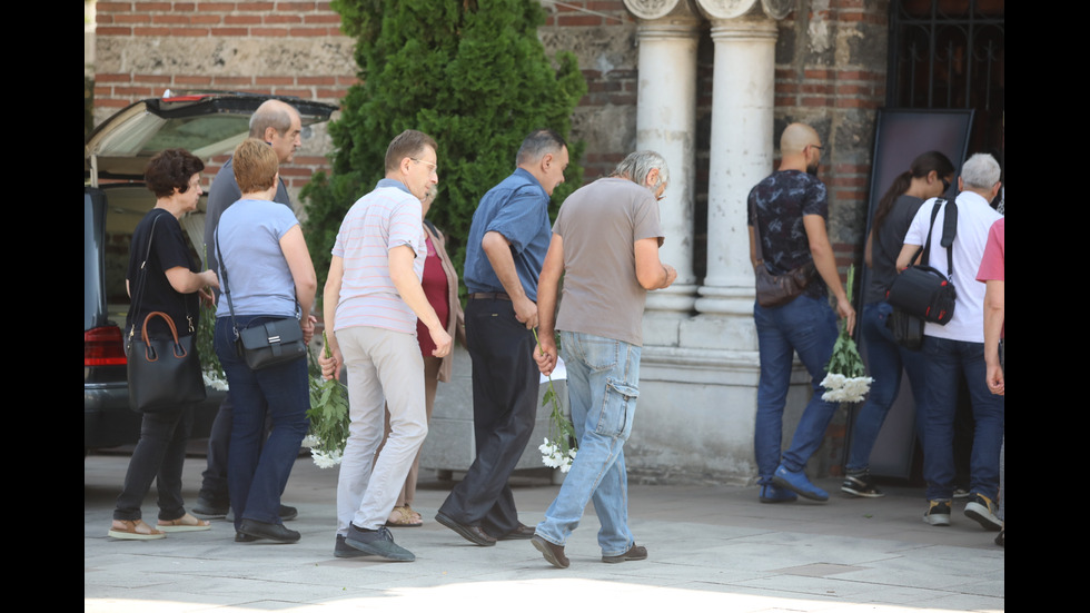 Кой дойде на поклонението на Николай Колев - Босия