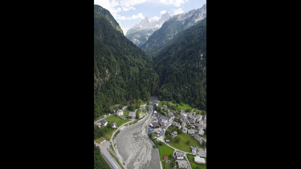 Осем души са в неизвестност след свлачище в Швейцария