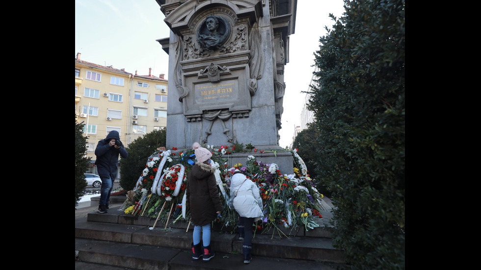 България се прекланя пред подвига на Апостола
