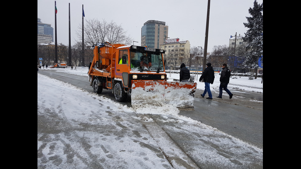 Студ и сняг в цялата страна