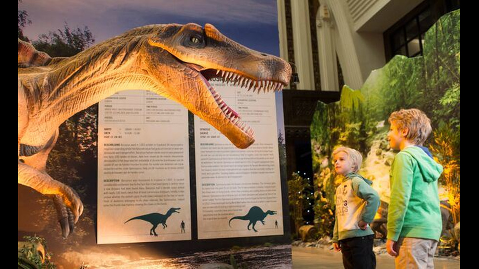 Зрелищна изложба „Живите динозаври“ във Варна