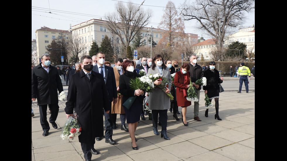 България се прекланя пред подвига на Апостола