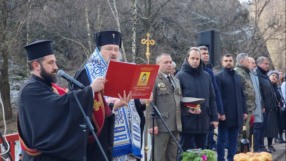 Богоявленски водосвет на бойните знамена