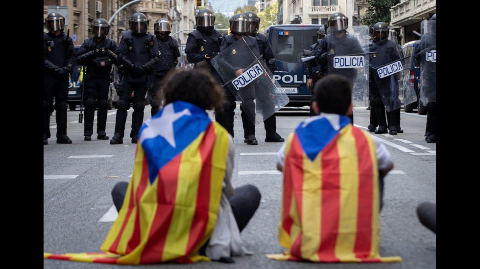 Заради протестите в Каталуния: Отмениха десетки полети в Испания