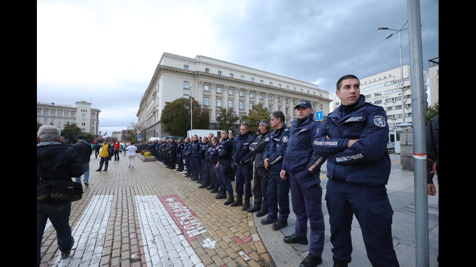 ДЕН 100: Засилено полицейско присъствие в София заради протеста