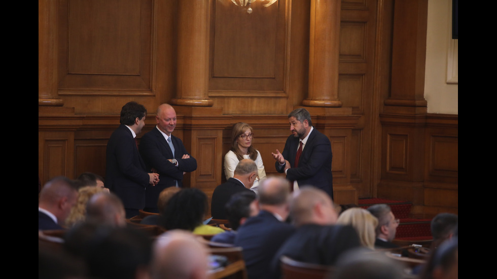 Ден втори: Парламентът в криза