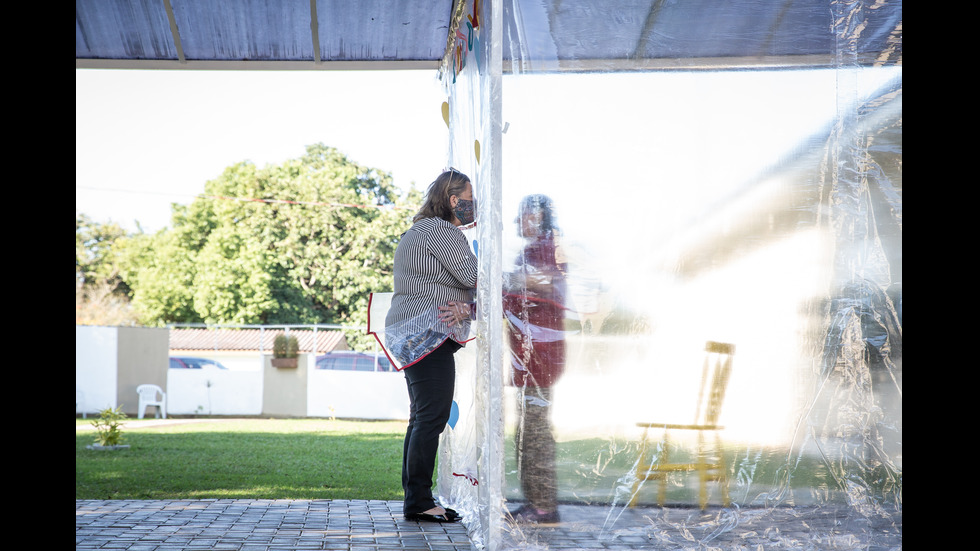 Бразилска болница построи "Тунел на прегръдките"