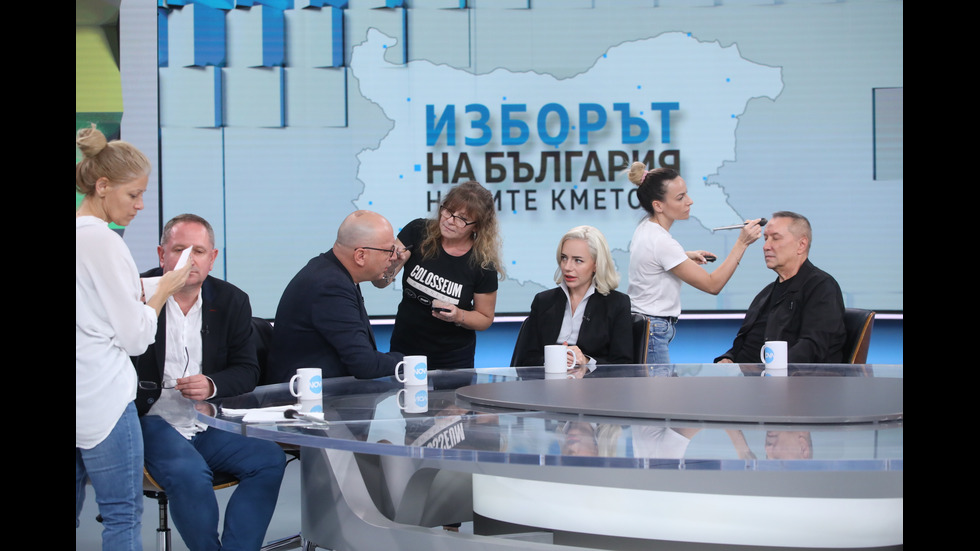 Изборното студио на NOVA - в и зад кадър