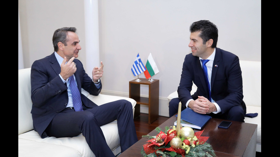 Премиерът Кирил Петков посрещна гръцкия си колега Кириакос Мицотакис
