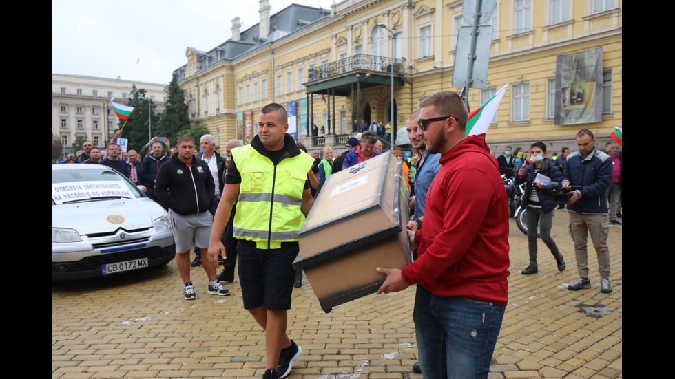 Автоинструктори излязоха на протест