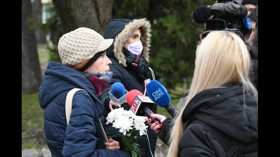 Роднини и приятели се сбогуваха с Клара Маринова