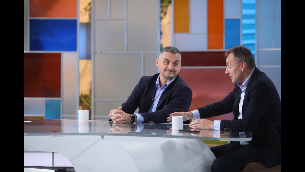 ЗАД КАДЪР: Изборният ден по NOVA В СНИМКИ