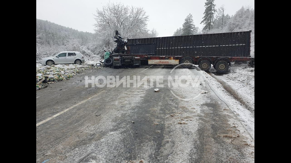 Тежка катастрофа затвори пътя София – Варна край Омуртаг