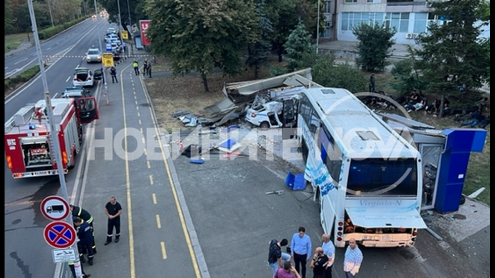 Двама полицаи загинаха при катастрофа в Бургас