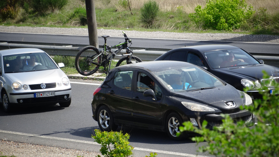Тапа от автомобили се образува ГП Е-79 на изхода на Благоевград
