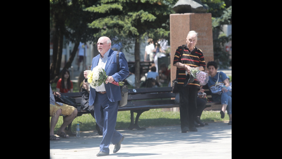 Близки и приятели се сбогуваха с Евгений Бакърджиев