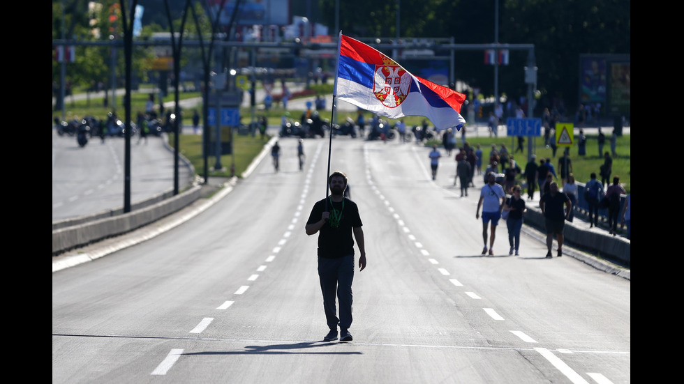 Хиляди на протест в Сърбия искат нови избори