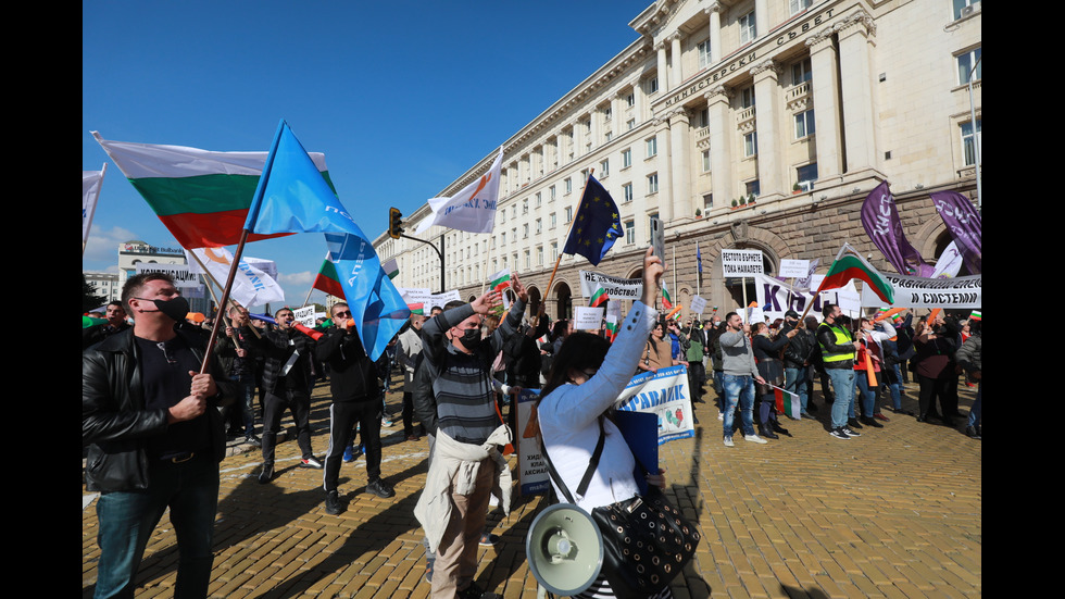 Бизнесът и синдикатите излязоха на протест