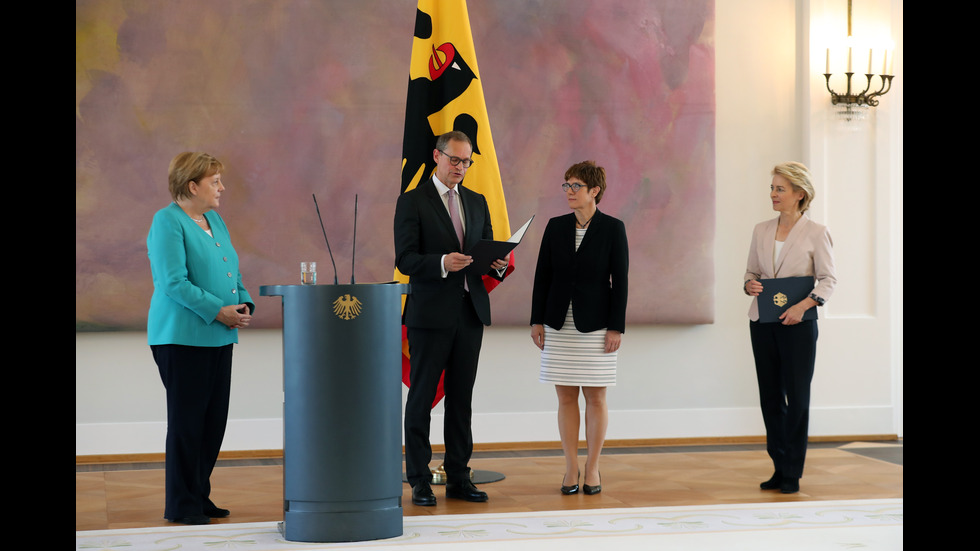 Меркел получи букет цветя в началото на правителственото заседание
