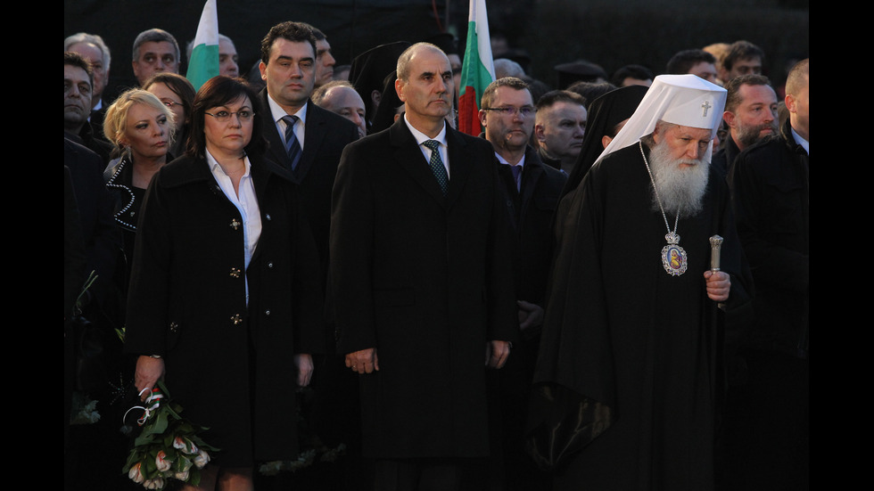 България се прекланя пред Апостола