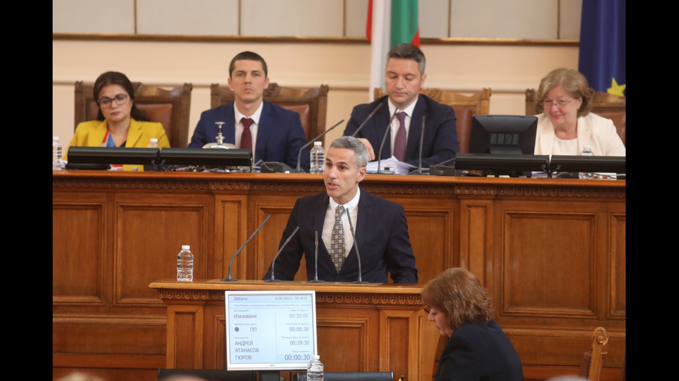 Депутатите обсъждат отстраняването на председателя на парламента