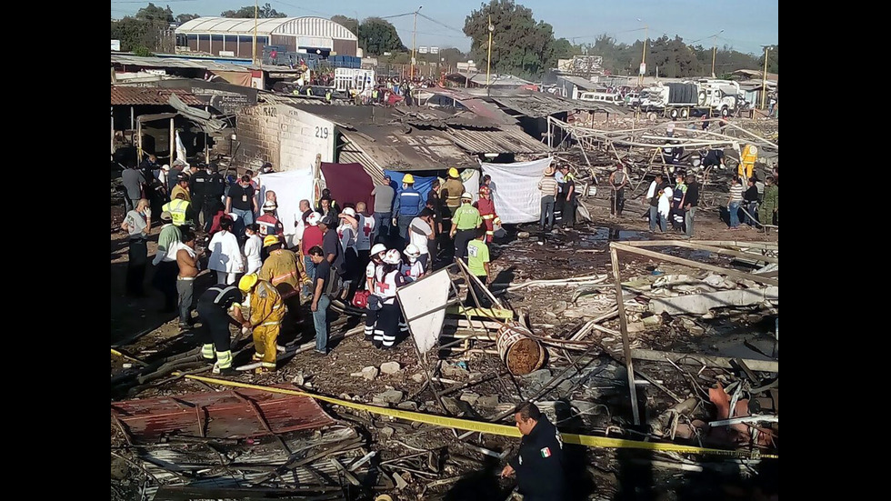 Експлозия на пазар за фойерверки край мексиканската столица