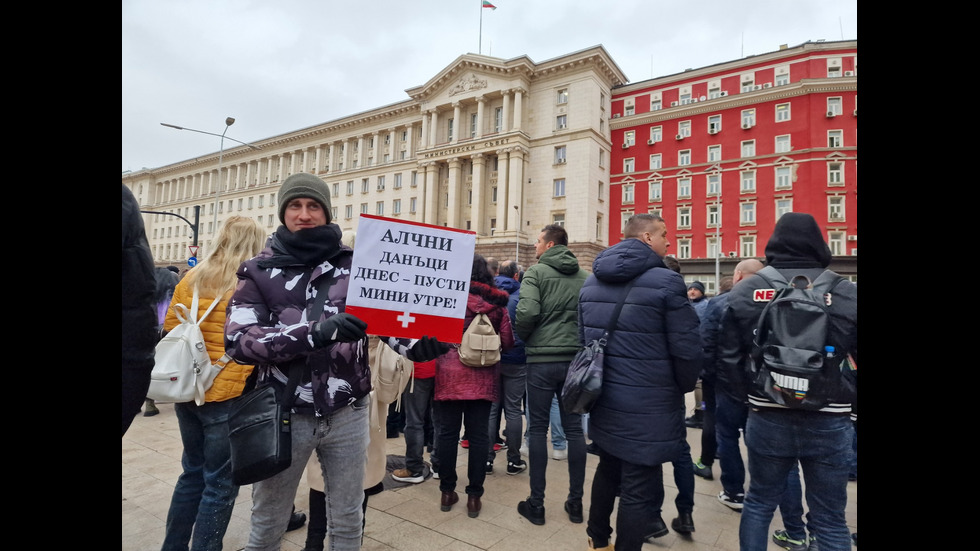 Синдикати от КНСБ и КТ „Подкрепа“ излизат на протест пред МС