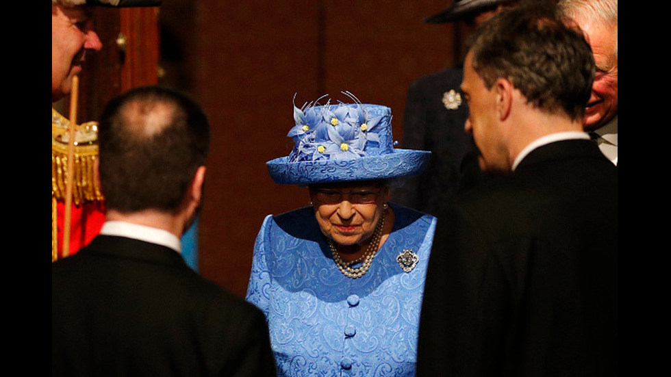 Шапката на Елизабет II "проговори" за Brexit