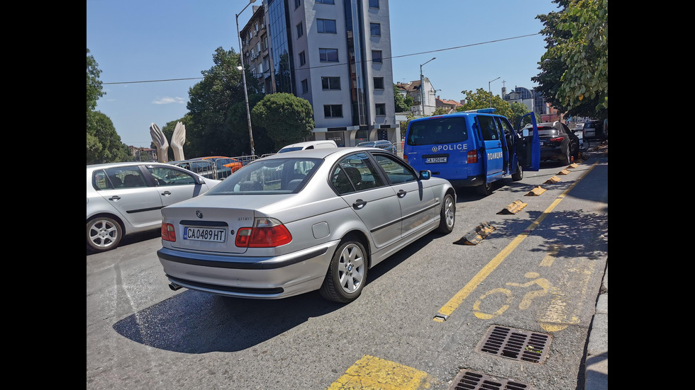 Полицай блъсна с автомобила си прокурор в София