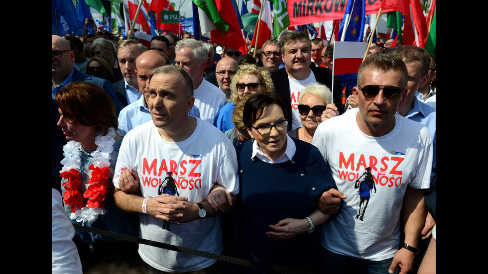Хиляди протестираха срещу правителството в Полша