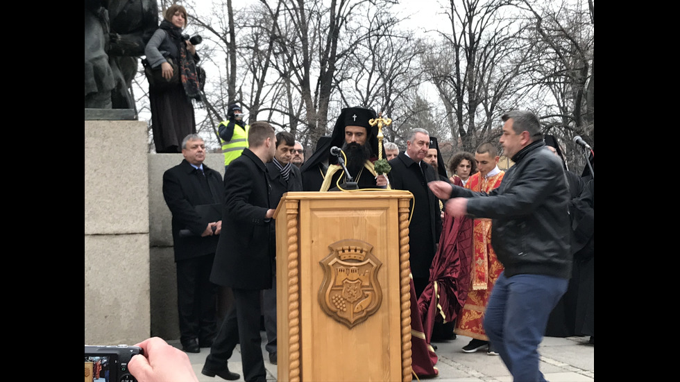 Тържествен камбанен звън оповести въдворяването на Видинския митрополит Даниил