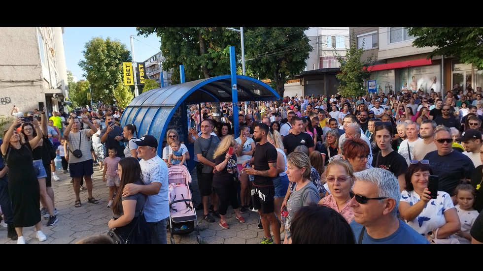 Протест блокира Плевен: Хиляди излязоха на улицата заради безводието