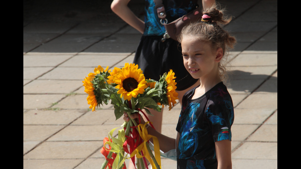 Златният ни ансамбъл по художествена гимнастика се завърна на родна земя