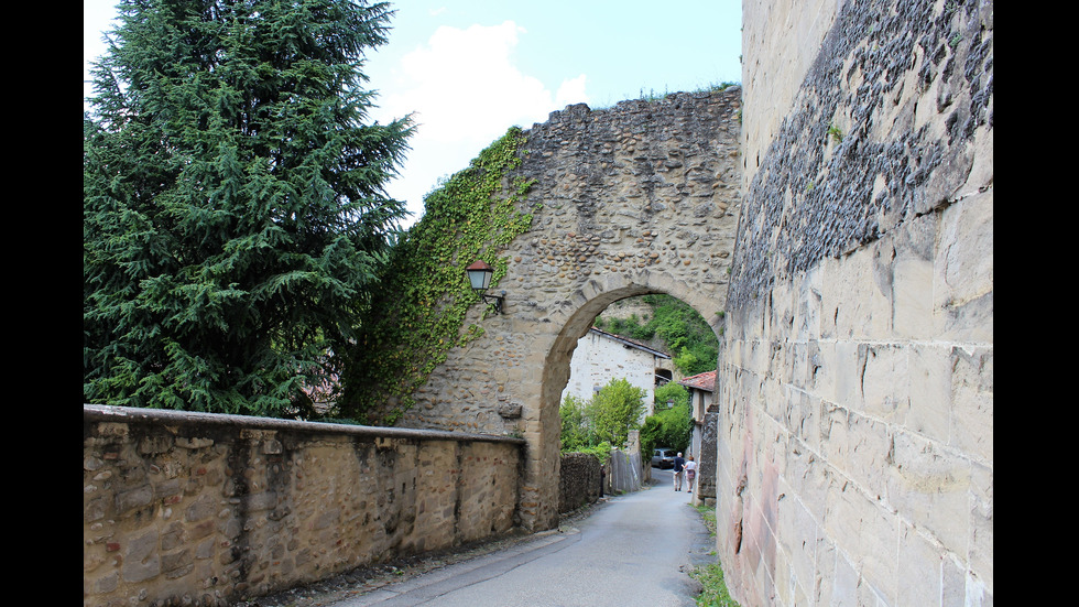 Градчето, което французите харесват най-много в страната си