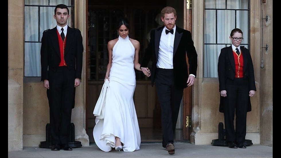 След сватбата: Хари и Меган се отправиха към мястото на приема за най-близките