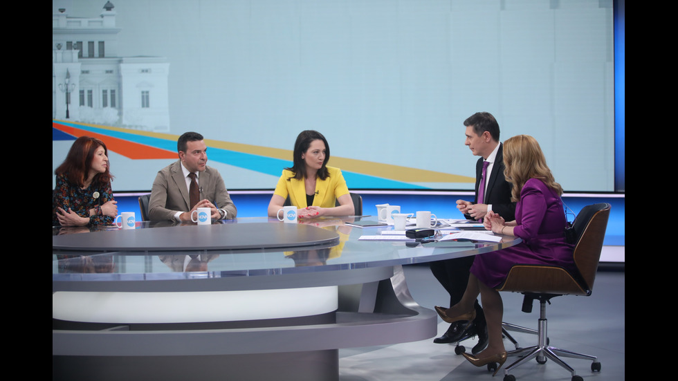 ЗАД КАДЪР: Изборният ден по NOVA В СНИМКИ