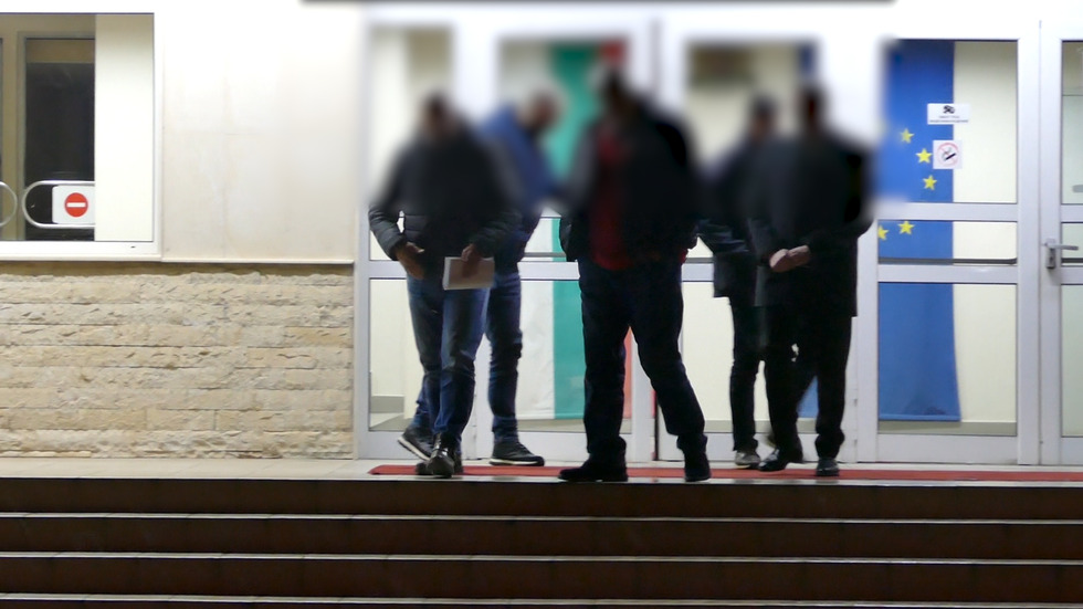 МВР разпространи кадри от задържането на Борисов в ареста