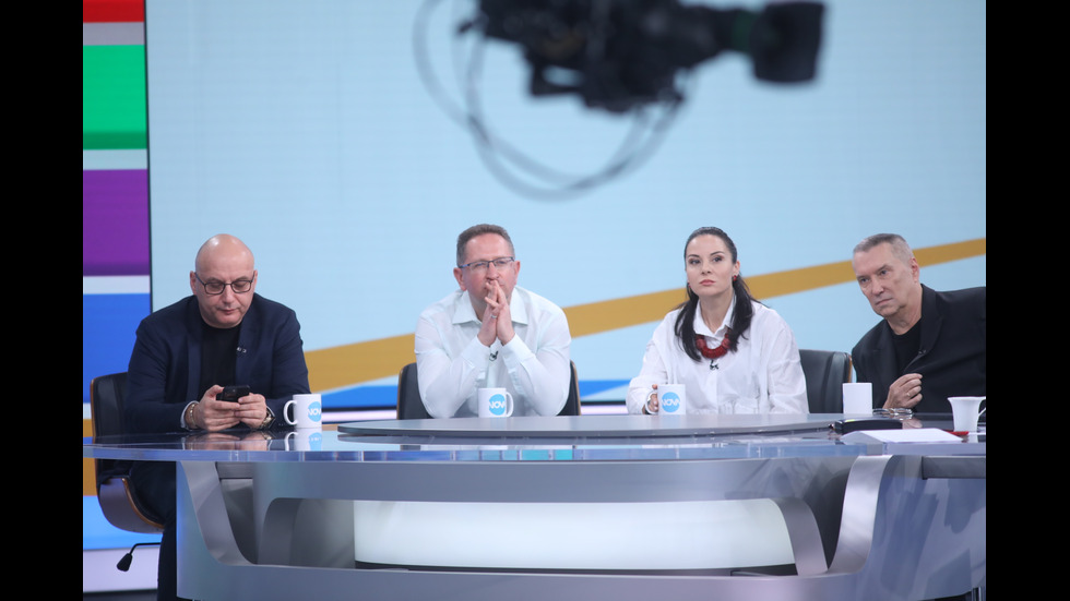 ЗАД КАДЪР: Изборният ден по NOVA В СНИМКИ