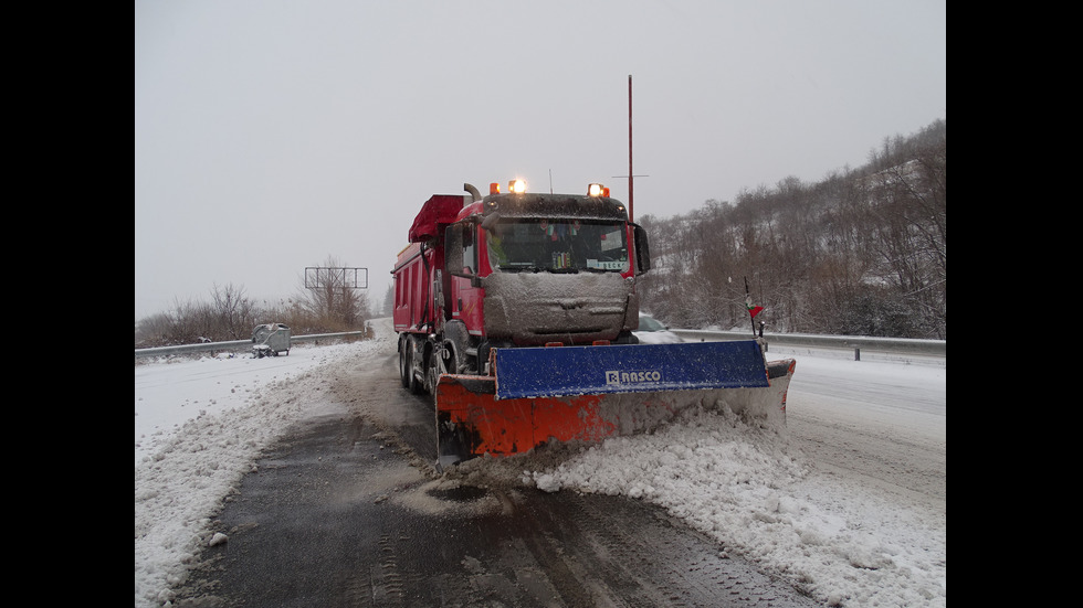 Студ и сняг в цялата страна