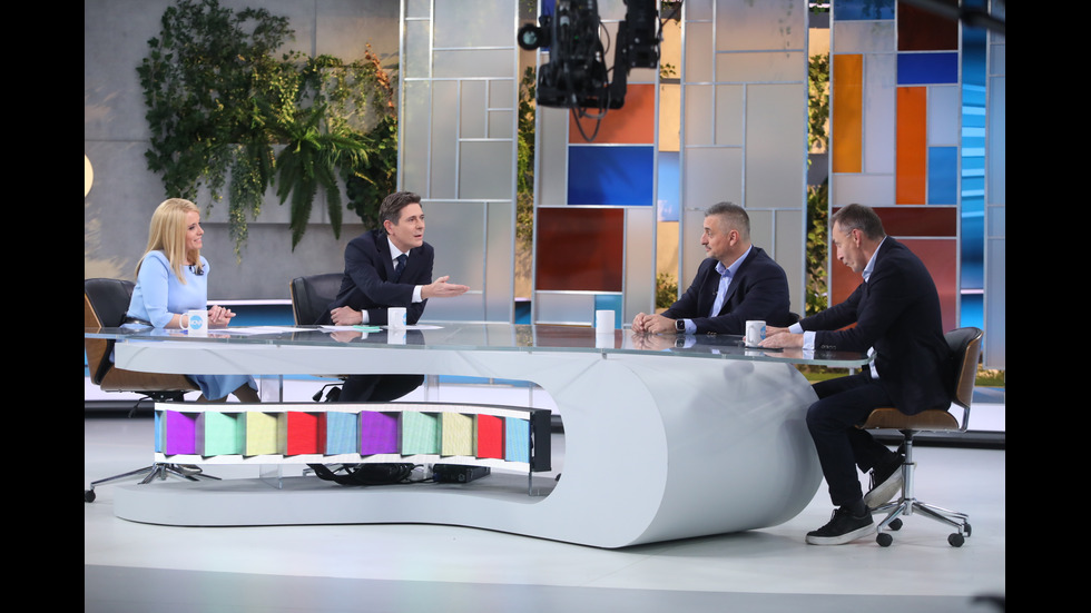 ЗАД КАДЪР: Изборният ден по NOVA В СНИМКИ