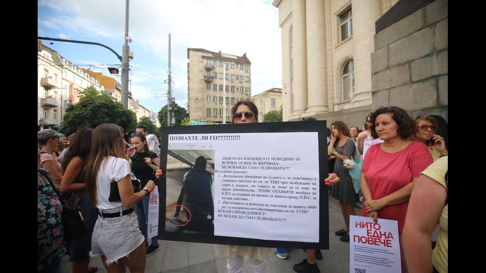 Протести в десетки градове заради жестоко малтретираното 18-годишно момиче