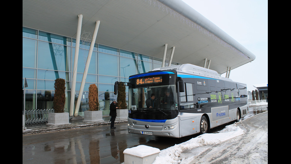 Първият батериен електробус у нас вече е в движение