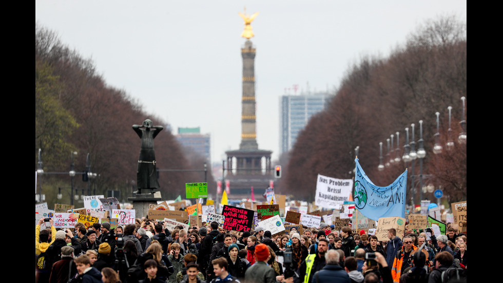 Хиляди младежи протестират в Германия срещу промените в климата